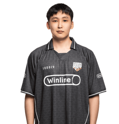 fineshine52, professional Counter-Strike 2 player